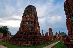 de wat mahathat tempel av de bra relik är en buddist tempel i ayutthaya, central thailand. foto