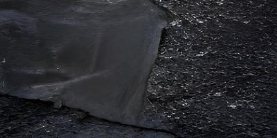 abstrakt svart tegel vägg textur för mönster bakgrund. bred bild. foto