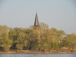 de Rhen flod nära cologne foto