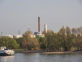 de Rhen flod nära cologne foto