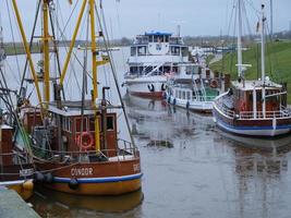 greetsiel, tyskland, 2020-the by av greetsiel på de norr hav i Tyskland foto