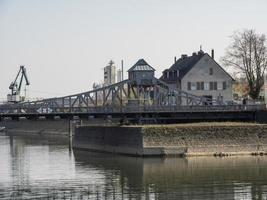 de flod Rhen nära cologne i Tyskland foto