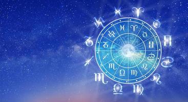 zodiac hjul. astrologi koncept. foto