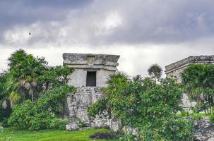 forntida tulumruiner Mayan plats tempelpyramider artefakter havslandskap mexico. foto