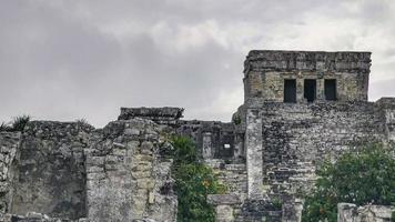 forntida tulumruiner Mayan plats tempelpyramider artefakter havslandskap mexico. foto