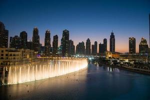 dubai, 2022 - musikalisk fontän i dubai foto