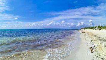 tropisk mexikansk strand klart turkost vatten playa del carmen mexico. foto