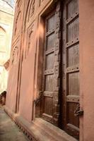 gammal dörrar i mughal arkitekturer foto