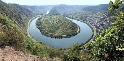 se över en böja av de flod mosel i Tyskland foto