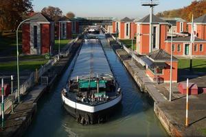 kanal låsa i hannover Tyskland foto