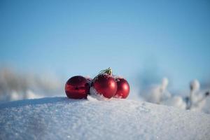 jul boll i snö foto