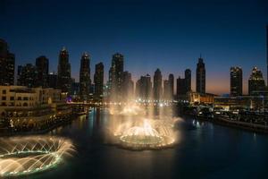 dubai, 2022 - musikalisk fontän i dubai foto