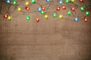 jul rustik bakgrund - årgång plankerad trä med lampor och fri text Plats foto