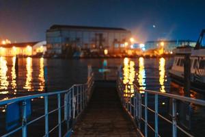 en se av de kanal på natt. Venedig, Italien foto