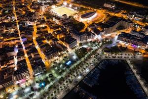 skön antenn se av de natt stad foto