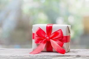 stänga upp av röd gåva låda för jul eller ny år dekoration bakgrund foto