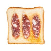 öppen smörgås med rostat bröd och botad korv foto
