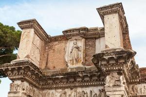 rester av templet i Minerva, Rom, Italien foto