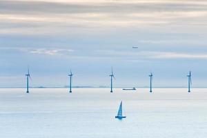 offshore vind bruka på tidigt morgon- foto