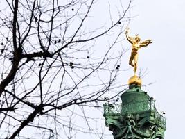 juli kolumn på place de la bastille i Paris foto