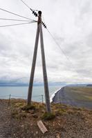 elektrisk tråd posta på dyrholaey cape i island foto