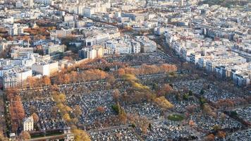 paris stad horisont med montparnasse kyrkogård foto
