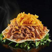 turkiska doner kebab produkt skott, svart bokeh bakgrund foto