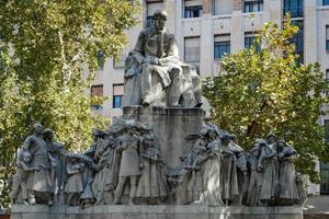 budapest, Ungern, 2014. staty av mihaly vorosmarty i budapest foto