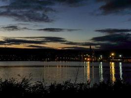 gryning ankommer på de ferrol flodmynning foto