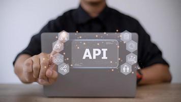api - Ansökan programmering gränssnitt. programvara utveckling verktyg. företag, modern teknologi, internet och nätverkande begrepp. foto