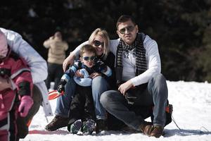 familj porträtt på skön vinter- dag foto