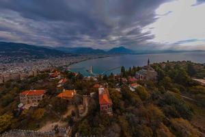 alanya 2022 antalya antenn stad med slott och hav foto