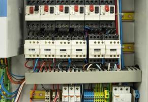 kontrollera skåp elektrisk styrelse och krets fartyg för industri foto