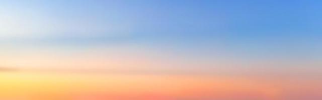 himmel på solnedgång suddigt natur bakgrund panorama foto