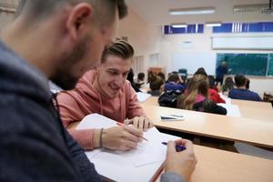 studenter grupp i amfiteatern foto