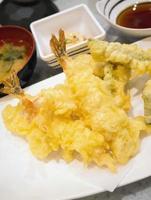 räkor tempura japanska köket foto