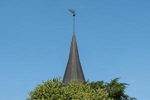 klocktorn i konigsbergs katedral. tegelstensmonument i gotisk stil i Kaliningrad, Ryssland. immanuel kant island. foto