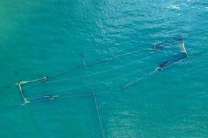 antenn se från Drönare av fiske netto i de hav foto