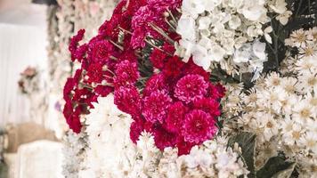 skön samling av blommor för bröllop foto