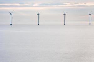 offshore vind bruka på tidigt morgon- foto