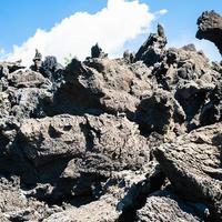 skarp lava bitar efter vulkan etna utbrott foto