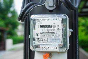 Bangkok, thailand - Maj 15, 2022 elektrisk mätning kraft meter för energi kosta på Hem och kontor. foto