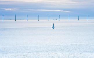 offshore vind bruka på tidigt morgon- foto