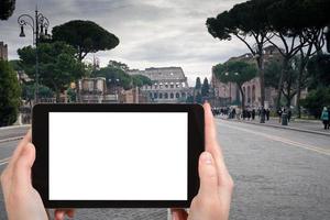 turist fotografier väg till Colosseum, rom foto