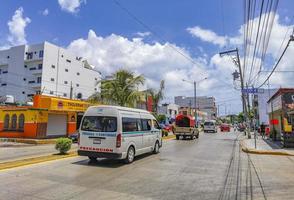 playa del carmen quintana roo mexico 2022 typisk gatuväg och stadsbild i playa del carmen mexico. foto