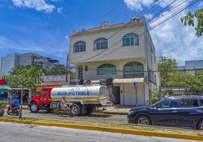 playa del carmen quintana roo mexico 2022 typisk gatuväg och stadsbild i playa del carmen mexico. foto