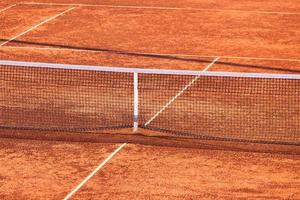 tömma lera tennis domstol och netto foto