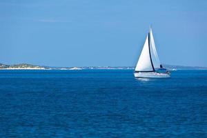 rekreations Yacht på adriatisk hav foto