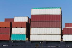 containerfartyg i hamn foto