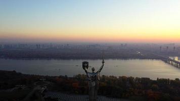 de fosterland monument i kiev, de huvudstad av ukraina. foto